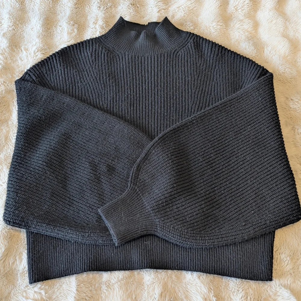 Banana Republic Charcoal Turtleneck Sweater - Picture 2 of 7